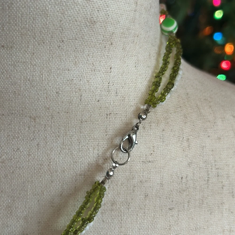 Green Beaded & Mother-of-Pearl Flower Pendant Necklace